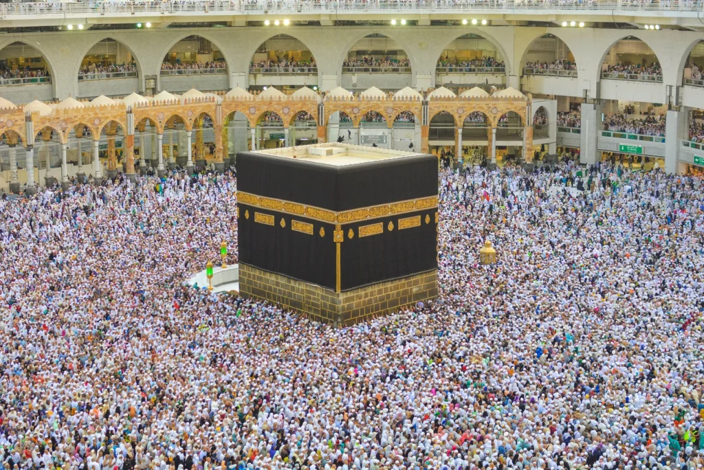 Suasana tawaf di sekitar Ka'bah, Masjidil Haram Makkah