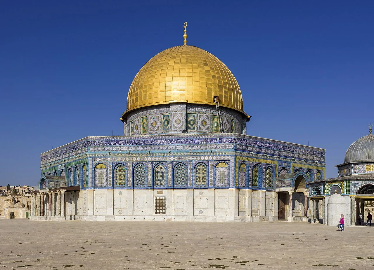 Kubah Batu di kawasan Al-Aqsa, Yerusalem, sebagai referensi destinasi